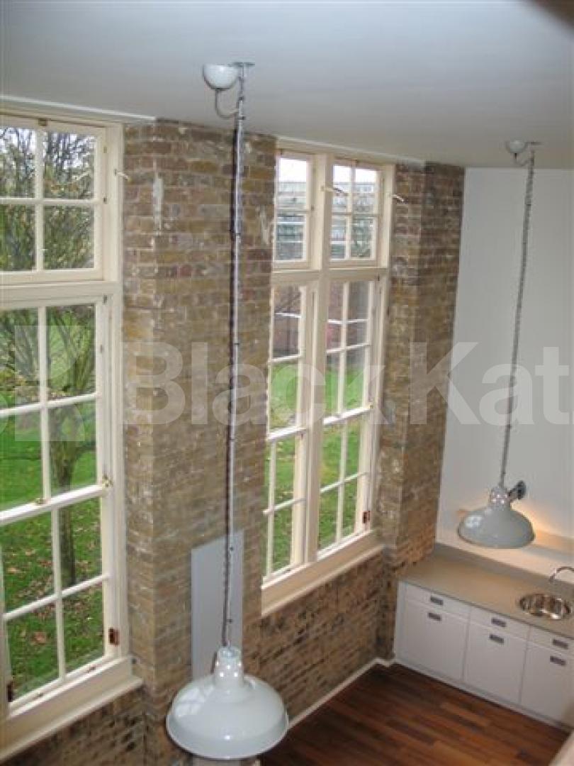 			2 Bedroom, 1 bath, 1 reception Apartment			 Clark Street , Stepney